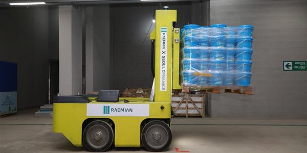 로봇 스스로 자재 옮기고 분진도 제거, 삼성물산 주택건설 로봇 5종 시연 행사