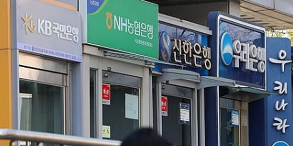 4대 시중은행 예대금리차 확대세 주춤, 안정성 확보한 금융당국 압박 힘 실려 