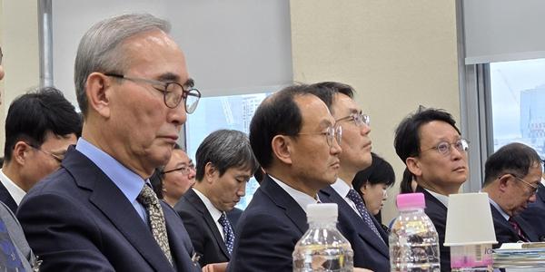 [현장] 국감 나온 김영섭 KT 해킹사고 여야 질타에 연신 사과, 위약금 면제할지는 신중 