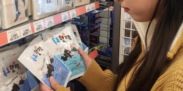 이마트24 동절기 온장음료·방한용품 본격 판매, '독도핫팩' 2종 단독 출시