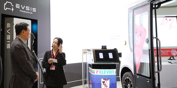 롯데그룹 '재팬모빌리티쇼 2025' 참가, <a href='https://www.businesspost.co.kr/BP?command=article_view&num=401728' class='human_link' style='text-decoration:underline' target='_blank'>신동빈</a> 방문해 모빌리티 사업 점검