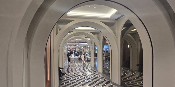 '스타필드 10년' 신세계프라퍼티 그룹 내 존재감 우뚝, <a href='https://www.businesspost.co.kr/BP?command=article_view&num=387386' class='human_link' style='text-decoration:underline' target='_blank'>임영록</a> 지역상권까지 싹쓸이