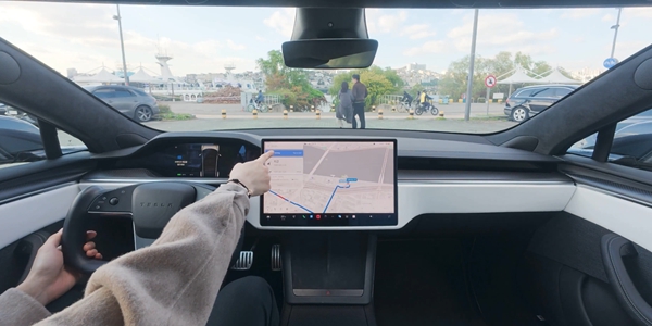 테슬라 주행보조 글로벌 확장으로 로보택시 '전진기지' 강화, 구글 웨이모 약점 파고든다