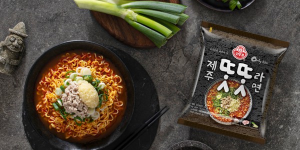 '수요가 안 는다' 프리미엄 다시 두드리는 라면업계, 잔혹사 넘어 새 역사 쓸까