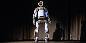 현대차그룹 CES서 보스턴다이내믹스 전면 내세워, <a href='https://www.businesspost.co.kr/BP?command=article_view&num=425898' class='human_link' style='text-decoration:underline' target='_blank'>정의선</a> 지배구조 개선 위해 나스닥 상장 추진하나