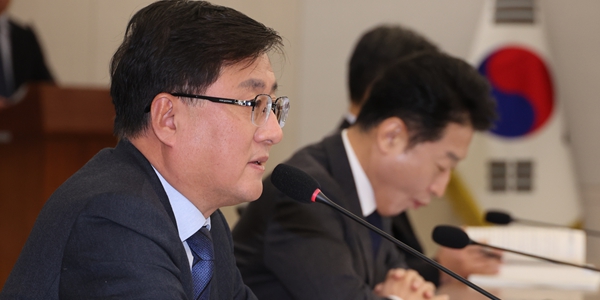 정부 '재생에너지 3배 확대' 목표 부족한 전력망에 발목, '지역 분산 구조' 필요성 커져