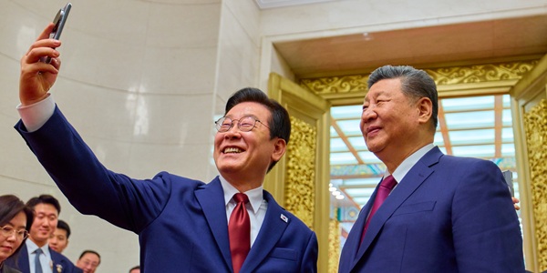 <a href='https://www.businesspost.co.kr/BP?command=article_view&num=425512' class='human_link' style='text-decoration:underline' target='_blank'>이재명</a> 정부 '실용주의 외교'에 외신 평가 긍정적, 타임 "한국이 중심 역할"