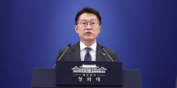 청와대 대변인 김남준 "검찰 개혁 리스크 없는 방식 찾는 과정, 대통령 의지 의심 않아도 돼"