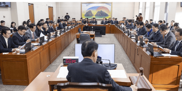 <a href='https://www.businesspost.co.kr/BP?command=article_view&num=425512' class='human_link' style='text-decoration:underline' target='_blank'>이재명</a> "주가조작 패가망신" 또 강조, 자본시장법 '핀셋 개정' 속도 붙나