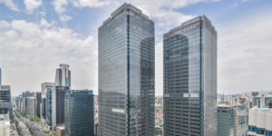 신세계프라퍼티에게 센터필드는 '황금알 낳는 거위', <a href='https://www.businesspost.co.kr/BP?command=article_view&num=387386' class='human_link' style='text-decoration:underline' target='_blank'>임영록</a> 핵심 자산 안 뺏긴다