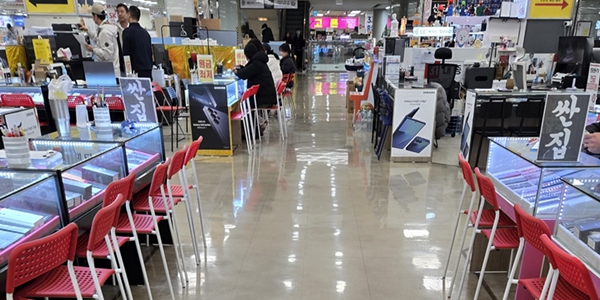 KT 위약금 면제 끝나자 리베이트 경쟁 급랭, LG유플러스 해킹 이슈와 신형폰 출시가 향후 경쟁 변수