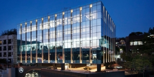 벤츠 E클래스 '하체 소음' 문제로 소비자 불만 고조, 벤츠코리아 딜러사에 책임 떠넘기기 '눈총'