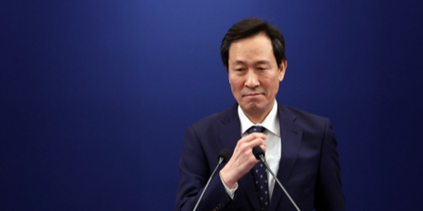 <a href='https://www.businesspost.co.kr/BP?command=article_view&num=400105' class='human_link' style='text-decoration:underline' target='_blank'>우상호</a> 강원지사 출마 '신호탄', 여권 지방선거 광역단체장 진용 '윤곽'