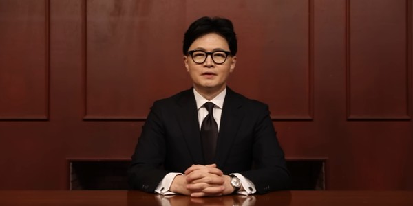 국힘 <a href='https://www.businesspost.co.kr/BP?command=article_view&num=385242' class='human_link' style='text-decoration:underline' target='_blank'>한동훈</a> '갑작스런' 사과로 <a href='https://www.businesspost.co.kr/BP?command=article_view&num=413621' class='human_link' style='text-decoration:underline' target='_blank'>장동혁</a> 머리 아파져, 징계 놓고 '혹시' 물러설까