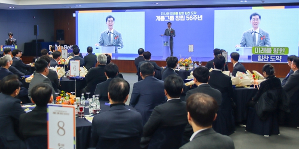 계룡건설 10대 건설사 목표, <a href='https://www.businesspost.co.kr/BP?command=article_view&num=371160' class='human_link' style='text-decoration:underline' target='_blank'>이승찬</a> 데이터센터와 재생에너지 신사업 조준