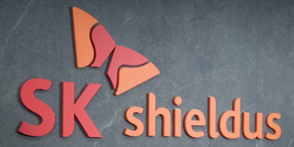 SK쉴더스 비핵심 자회사 캡스텍 매각하나, <a href='https://www.businesspost.co.kr/BP?command=article_view&num=406418' class='human_link' style='text-decoration:underline' target='_blank'>민기식</a> 물리보안 중심 강화 '속도'