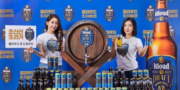 롯데칠성음료 술은 '빼고' 음료는 '더하고', <a href='https://www.businesspost.co.kr/BP?command=article_view&num=312964' class='human_link' style='text-decoration:underline' target='_blank'>박윤기</a> 수익성 중심 사업 개편 고삐