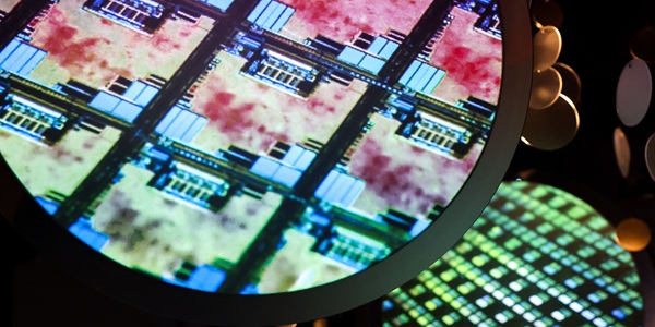 TSMC 첨단 반도체 패키징 증설 속도, 인텔에 엔비디아 수주 빼앗길까 '불안'