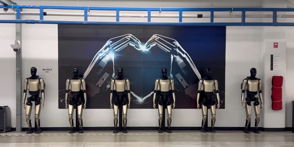 현대차 보스턴다이나믹스 테슬라와 경쟁 피한다, 산업용 집중해 시장 차별화 