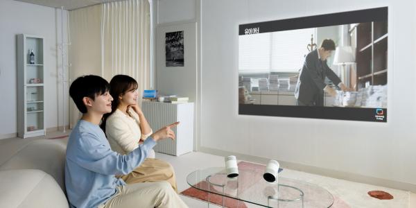 삼성전자, 실시간 화면 보정 AI 포터블 프로젝터 '더 프리스타일+' 공개 