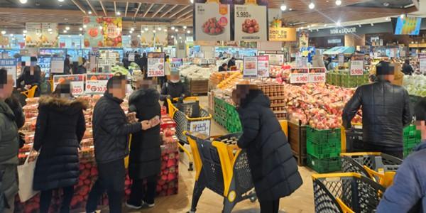이마트 새해 맞이 대규모 할인행사 진행, 먹거리·생활용품·가전 등 