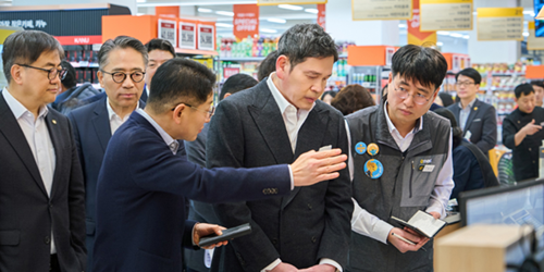 신세계그룹 정용진, 새해 첫 현장경영으로 '스타필드마켓 죽전점' 방문
