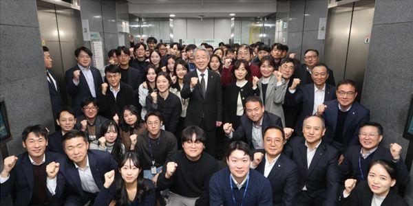 농협중앙회장 강호동, 계열사 찾아 