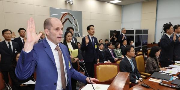 쿠팡 대표 해롤드 로저스, 국회 청문회 참석 뒤 돌연 출국…경찰, 법무부에 입국 시 통보 요청