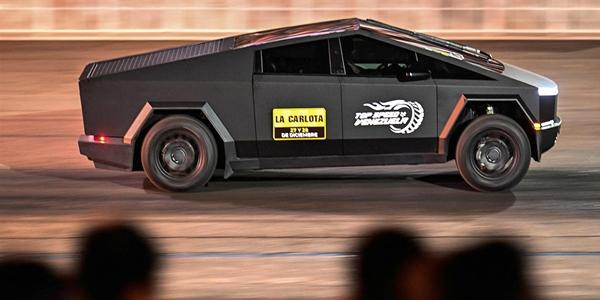 테슬라 사이버트럭 연간 판매량 반토막, 일론 머스크 목표의 10% 미만 그쳐 