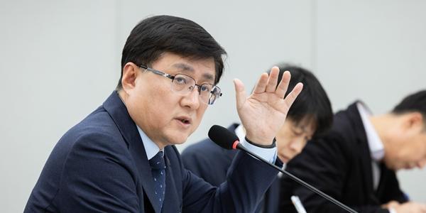 기후부 산하 공공기관 업무보고 받아, 김성환 