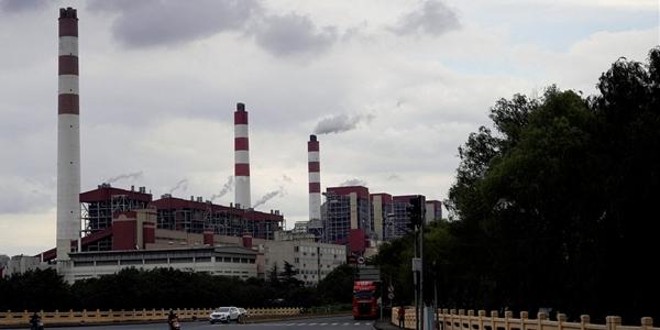 중국 지난해 연간 화석연료 발전량 1% 줄어, 재생에너지 비중 급증한 영향