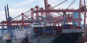 지난해 실질 국내총생산 1% 성장에 그쳐, 4분기는 전분기보다 0.3% 뒷걸음질