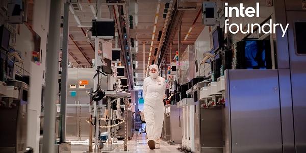 인텔 주가 4년만에 최고치, 실적 부진 전망에도 파운드리 '빅딜' 기대감 반영