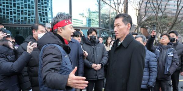 기업은행장 장민영 첫 출근 무산, 노조 체불임금 지급 약속 요구