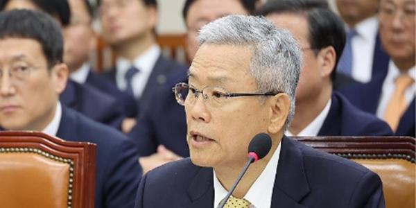 한전 김동철 사상 최대 실적에도 웃지 못해, 전기료 인하 압박에 고객 이탈 가능성 부담