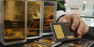 '달러 불신' 타고 금값 5천 달러 고공행진, 바로 돈되는 ETF 투자 열기 '후끈'