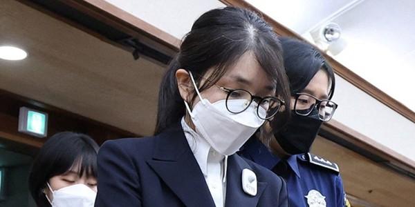 김건희  '통일교 금품수수' 징역 1년8개월 선고, '도이치'는 무죄