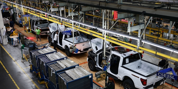 포드 GM '전기차 중단 손실' 늘어도 현대차는 무풍지대, 무뇨스 유연한 전략 빛 본다