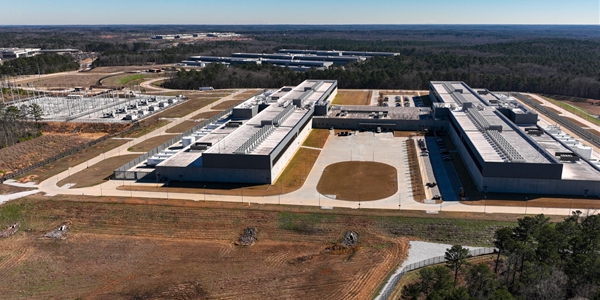 AI가 기후변화로 줄어드는 식수 다 마신다, 데이터센터 무분별 확장에 물 위기 가속화