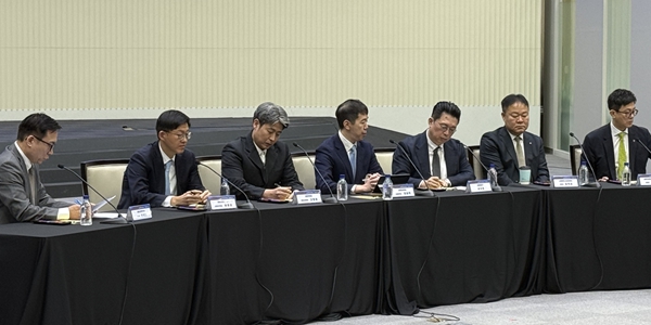 [현장] 코스피 5천 행사장 모인 전문가들 "5천피 안착 위해 '주주가치 무시 기업' 퇴출해야" 