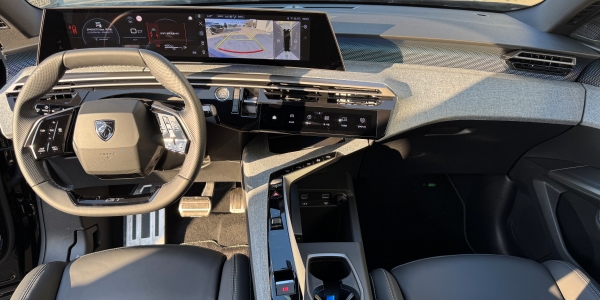 [시승기] 8년 만에 싹 바뀐 푸조 '올 뉴 5008 스마트 하이브리드', 숫자로만 판단할 수 없는 운전의 재미