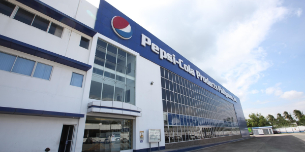 롯데칠성음료 글로벌 사업 내수 부진 방어, <a href='https://www.businesspost.co.kr/BP?command=article_view&num=312964' class='human_link' style='text-decoration:underline' target='_blank'>박윤기</a> 필리핀법인 '비용 혁신' 통했다