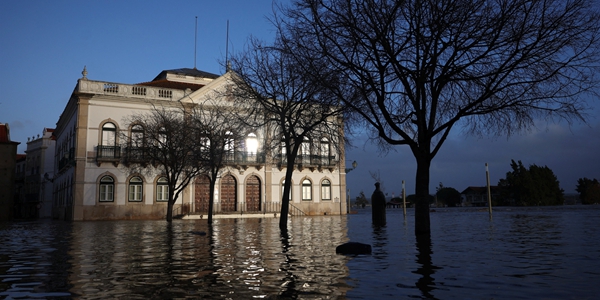 국제 연구진 "기후변화 경제 영향 과소평가", 지구 기온 2도 오르면 '2008년 경제위기' 재현