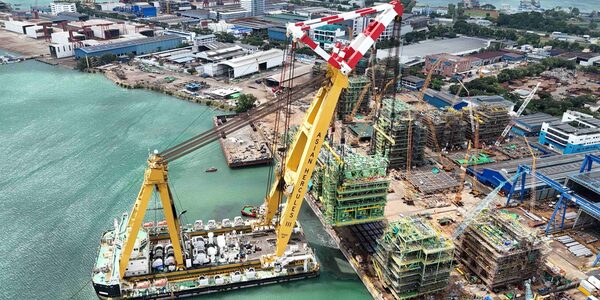 한화오션 작년 호실적에도 해양플랜트 여전히 부진, <a href='https://www.businesspost.co.kr/BP?command=article_view&num=401530' class='human_link' style='text-decoration:underline' target='_blank'>김희철</a> 싱가포르 멀티야드 전략으로 반등 모색