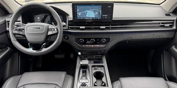 [시승기] KGM 신형 픽업트럭 '무쏘', 가솔린 '편안한 승차감' VS 디젤 '트럭 주행 감성'