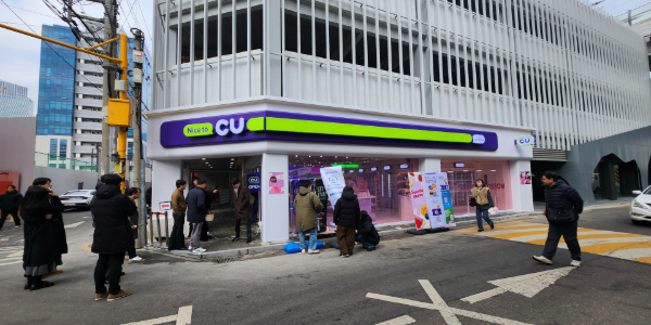 [현장] CU 성수에 '달콤한' 전초기지, '디저트' 앞세워 외국인 데이터 '줍줍'