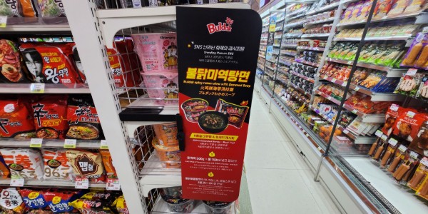 [현장] CU 성수에 '달콤한' 전초기지, '디저트' 앞세워 외국인 데이터 '줍줍'