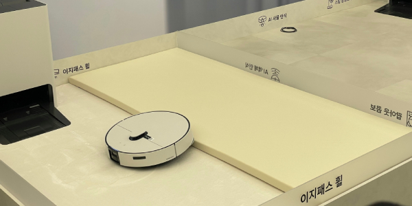 "보안 걱정 중국 로봇청소기 이제 그만", 삼성전자·LG전자 3S 전략으로 '안방 시장' 탈환 노려