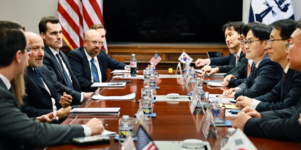 트럼프 관세 위법 판결에 시진핑 통상협정 주도권 쥐나, 한국 스마트폰 자동차 수출 빨간불