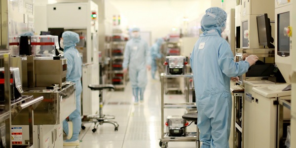 중국 AI 반도체도 '물량공세' 전략 본격화, 화웨이 SMIC 5나노 양산에 협력